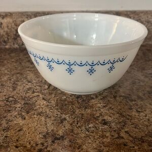 PYREX Kitchen Bowl
